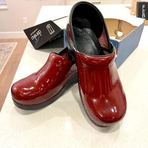 Women’s Red Patent Leather Dansko Size 41 (10.5-11)